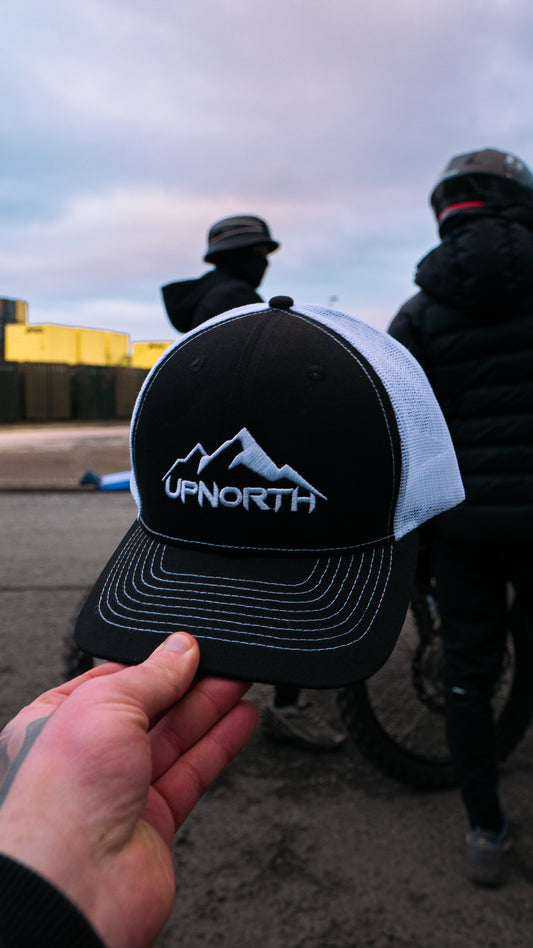 UPNORTH CAP - WHITE/BLACK