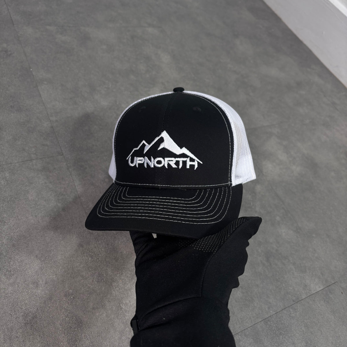 UPNORTH CAP - WHITE/BLACK